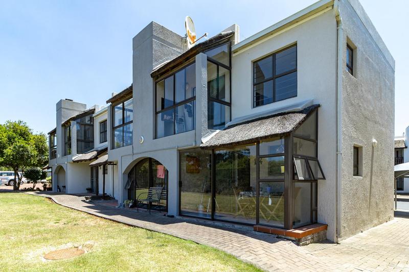1 Bedroom Property for Sale in Loevenstein Western Cape